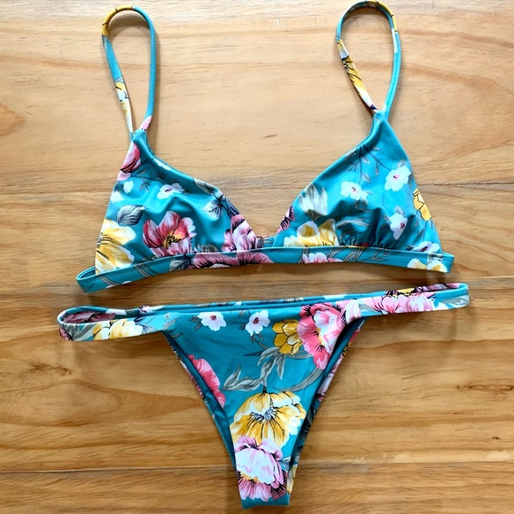 Tori Praver bikini, Bianca top & Blake bottom - Picture 3 of 7